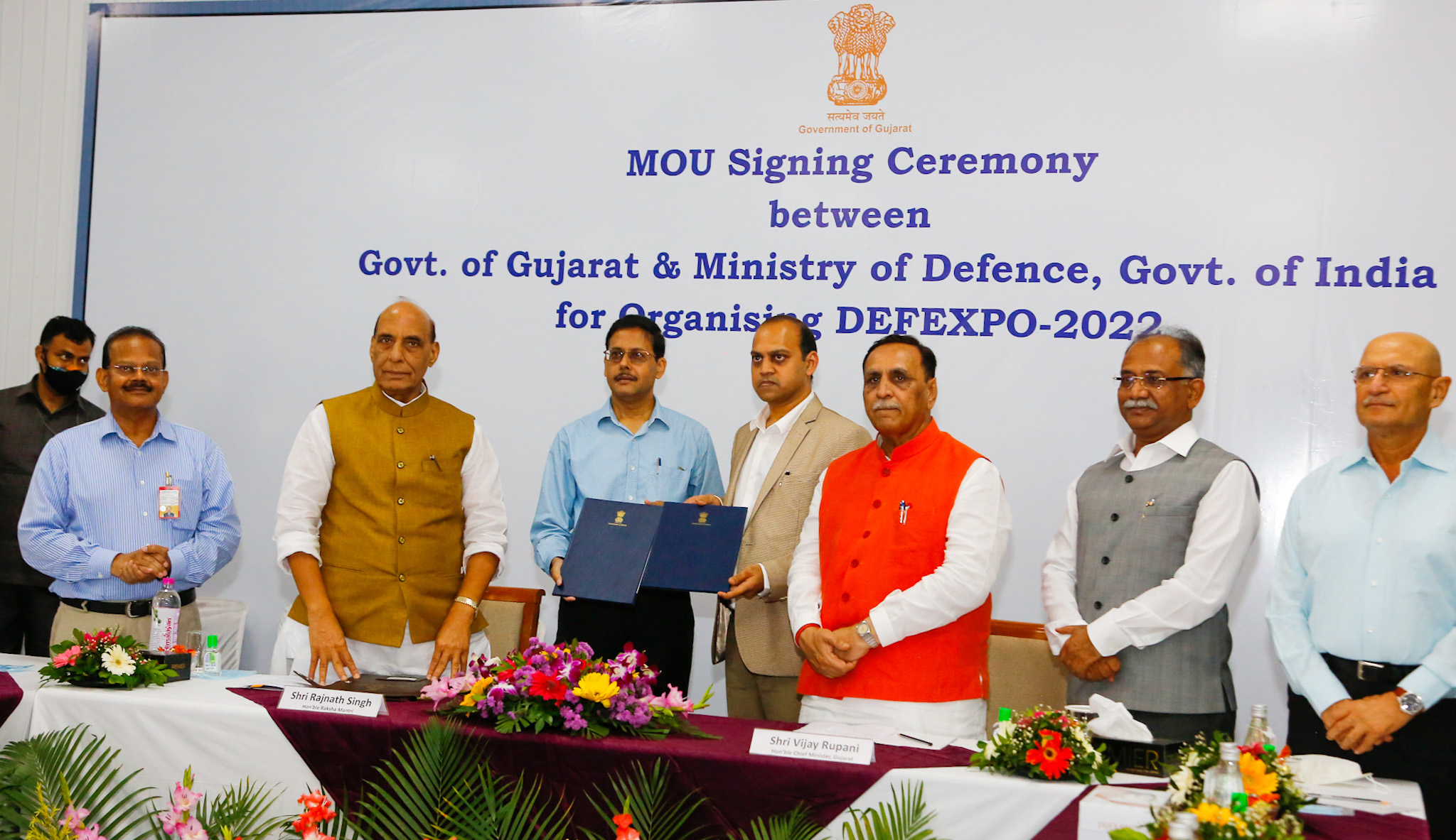 Defence Minister reviews Def Expo-2022 preparations in Gujarat,MOU signed - Aeromag Online